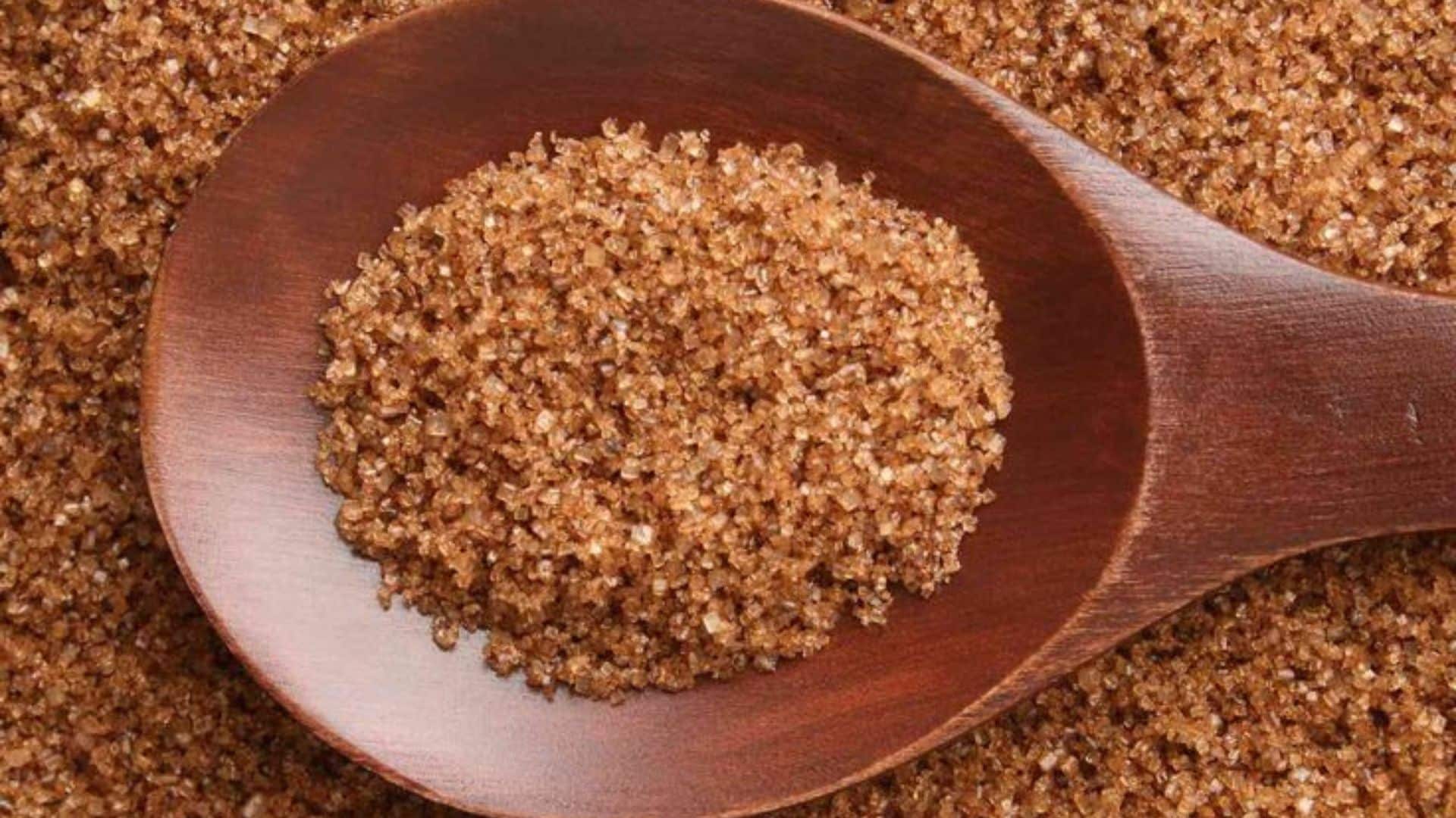 difference between brown and white sugar