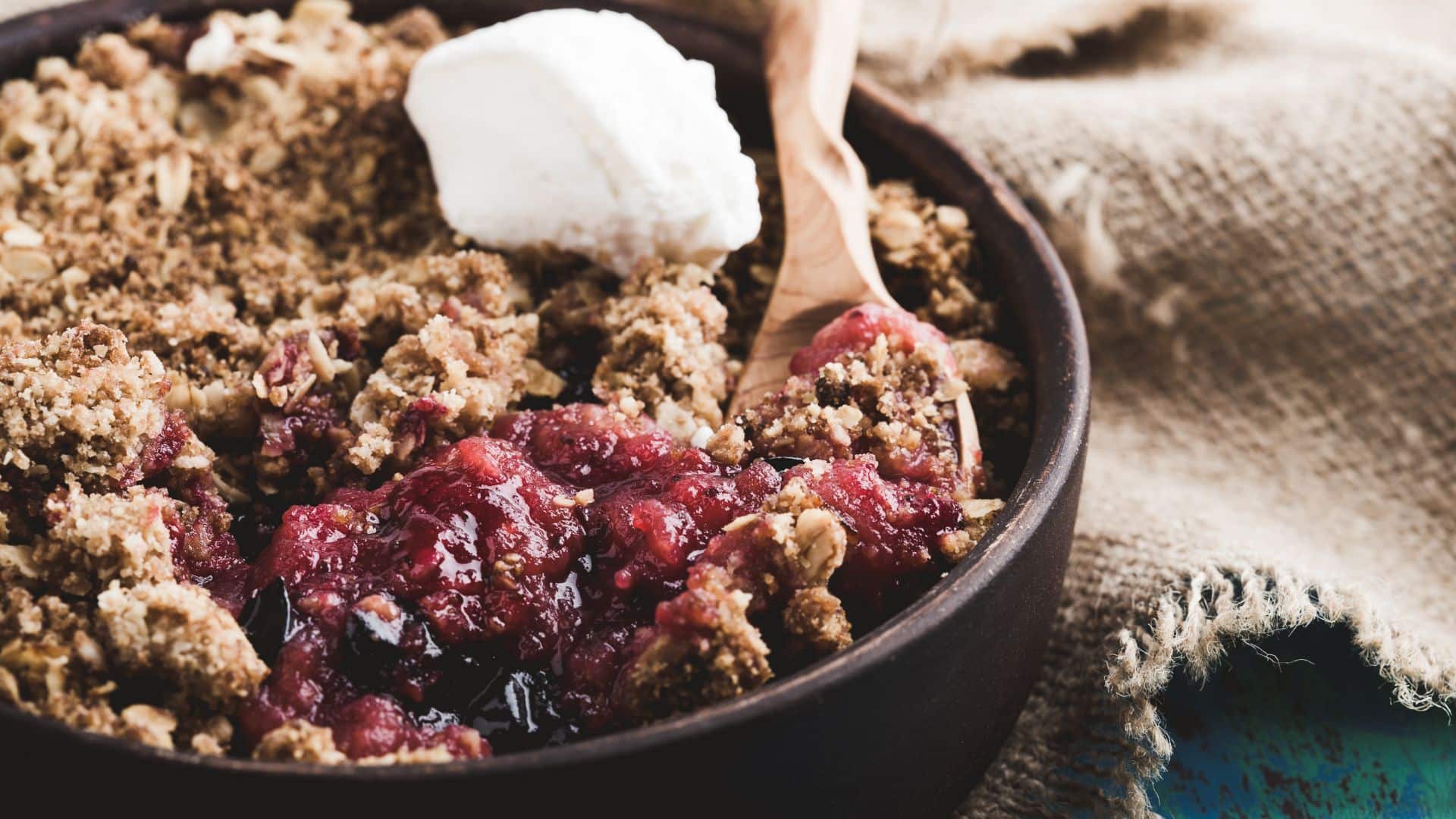 paleo berry crumble